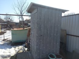 дачный деревянный туалет