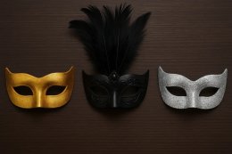 три карнавальные маски