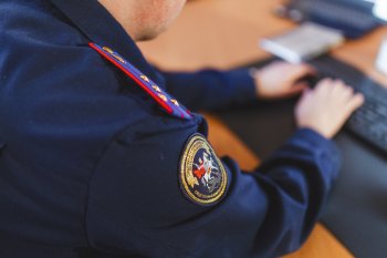 Следователь работает.