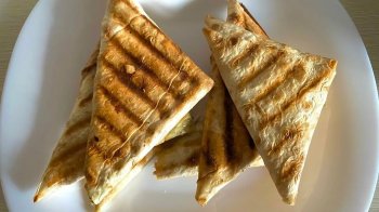 треугольные конвертики из лаваша