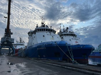 Мурманский морской порт, рыболовные суда.