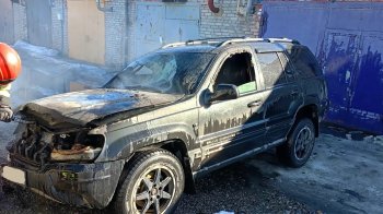 Сгоревший внедорожник в Апатитах