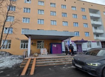 Здание Мурманского индустриального колледжа на улице Фестивальной.