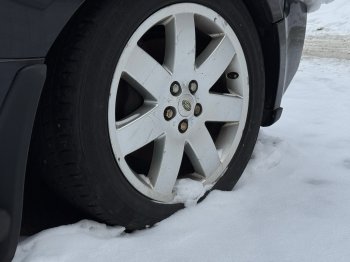 колесо автомобиля Land Rover