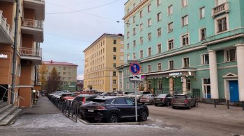 Улица с домами в Мурманске