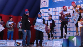 Лыжник Максим Зубцов