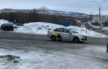 Такси на дороге.