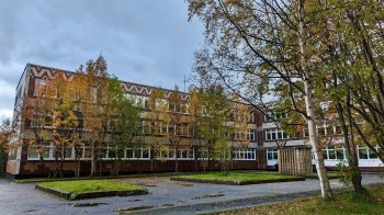 Здание школы в Мурманске.