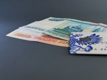 Наличные деньги и банковская карта