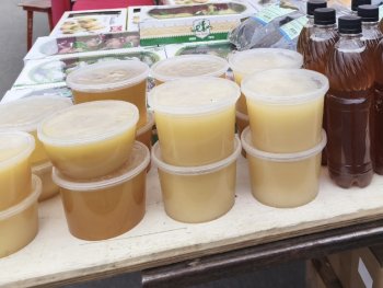 Банки с мёдом.