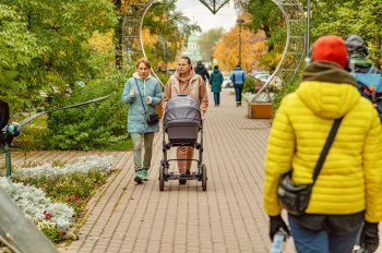 Прогулка с коляской.
