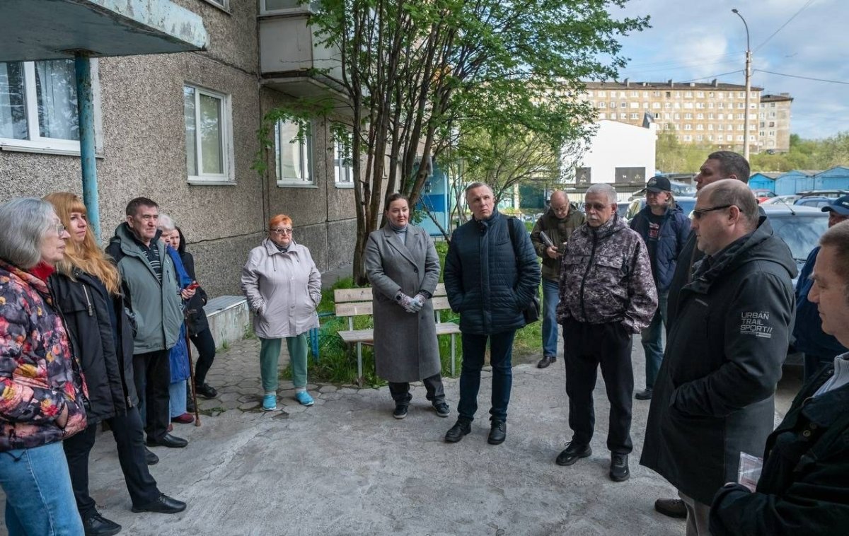 Встреча граждан с депутатами и главами округов Мурманска.