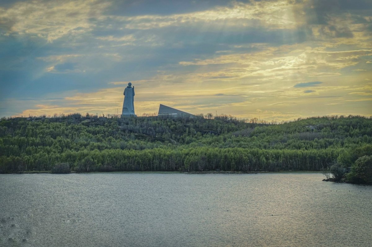 Памятник Алёша в Мурманске.
