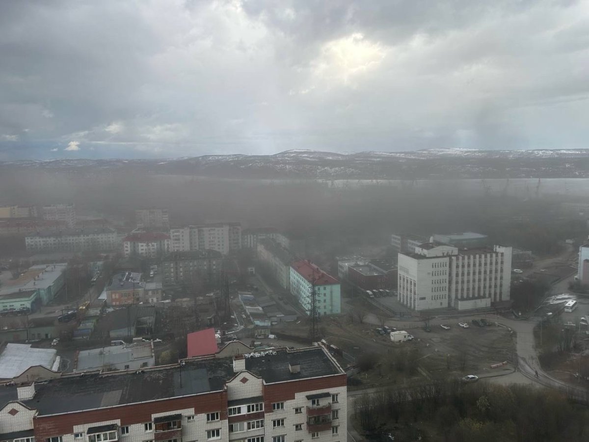 Облако угольной пыли над Мурманском