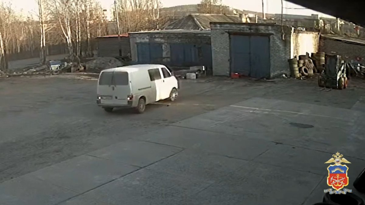 Микроавтобус в Полярных Зорях.
