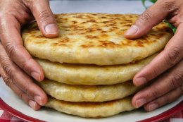 Сырные лепёшки