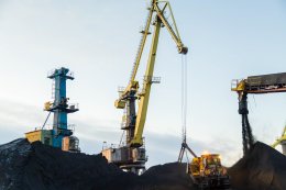 Перевалка угля в Мурманском морском торговом порту