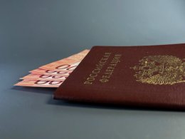 Деньги в паспорте.
