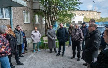 Встреча граждан с депутатами и главами округов Мурманска.