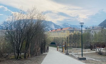 сквер Кукисвумчорр в Кировске