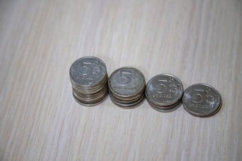 стопки монет