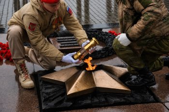 церемония забора частицы «Вечного огня» в Мурманске