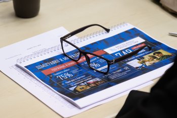 Документы и очки