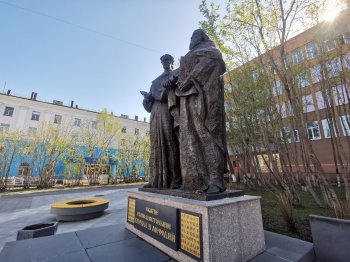 Памятник Кириллу и Мефодию в Мурманске