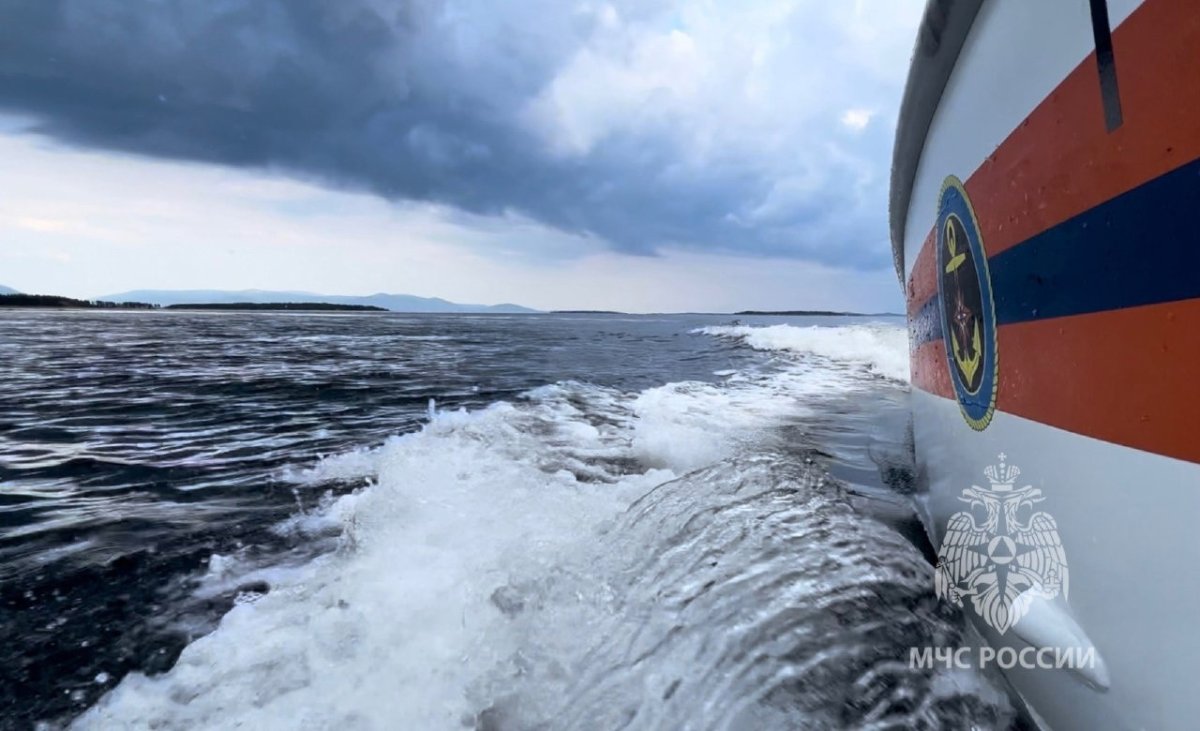Волна  за бортом спасательного судна