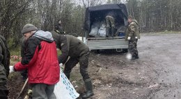 Уборка мусорной свалки в Мурманской области
