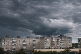 Грозовая туча над городом