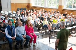На лекции в летнем оздоровительном лагере в Мурманске