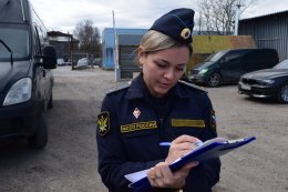 Судебный пристав за работой.