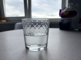 Стакан воды.