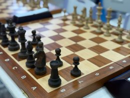 Шахматные фигуры на доске
