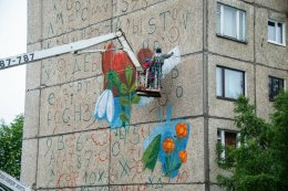 Создание мурала в Мурманске.