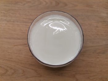 кефир в кружке