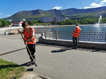 Подростки подрабатывают в Мурманске