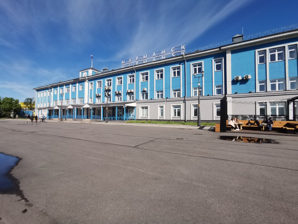 Площадь морвокзала в Мурманске.
