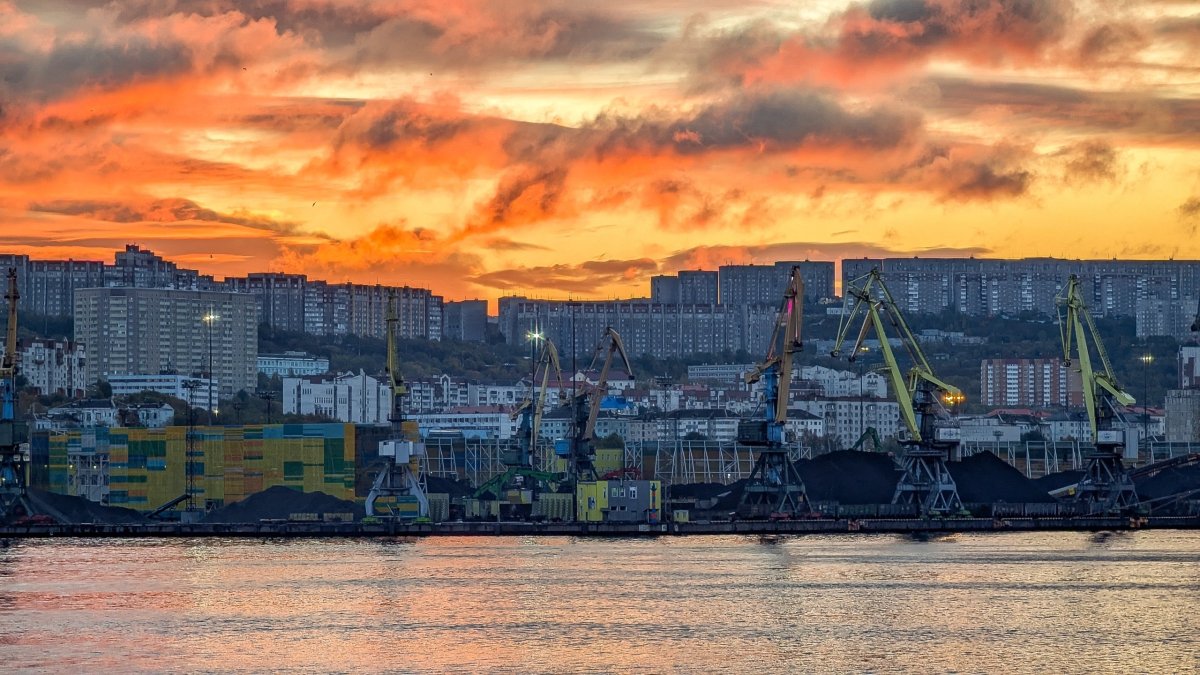 Мурманский порт со стороны моря