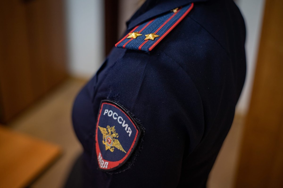Сотрудник полиции в форме.