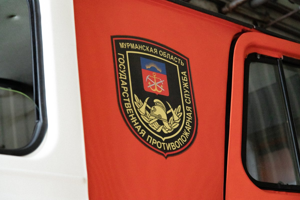 Дверь пожарной машины