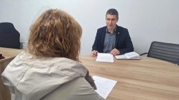 Депутат Дмитрий Шаповалов ведет личный прием