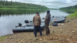 У рыбаков проверяют документы.