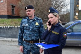 Приставы за работой.