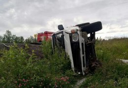 Автомобиль съехал в кювет