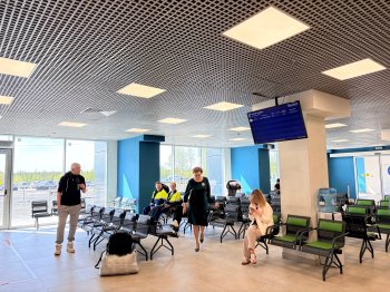 Зал в аэропорту.
