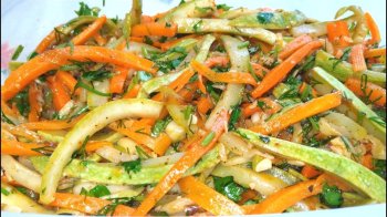 Кабачки по-корейски.