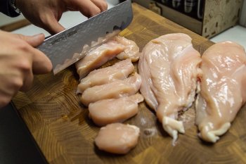 нарезка куриной грудки