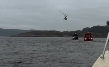 Вертолёт над морем.